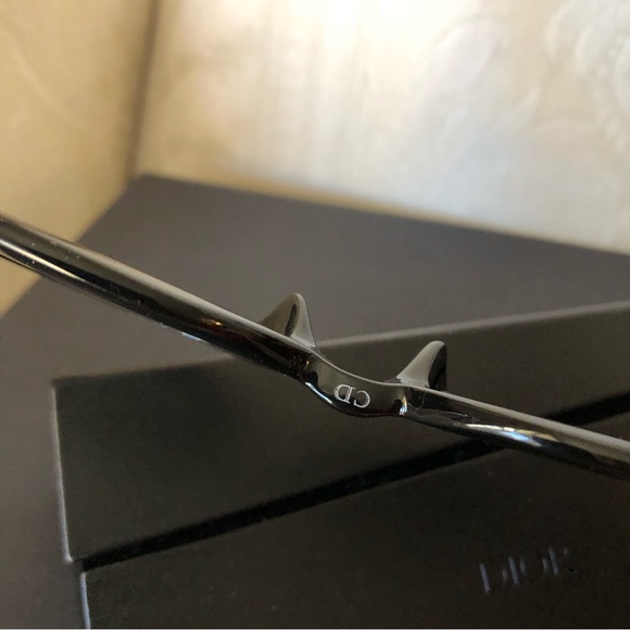 NEW IN BOX Dior DDiorF sunglasses in black colour with gold CD letters - Picture 8 of 12